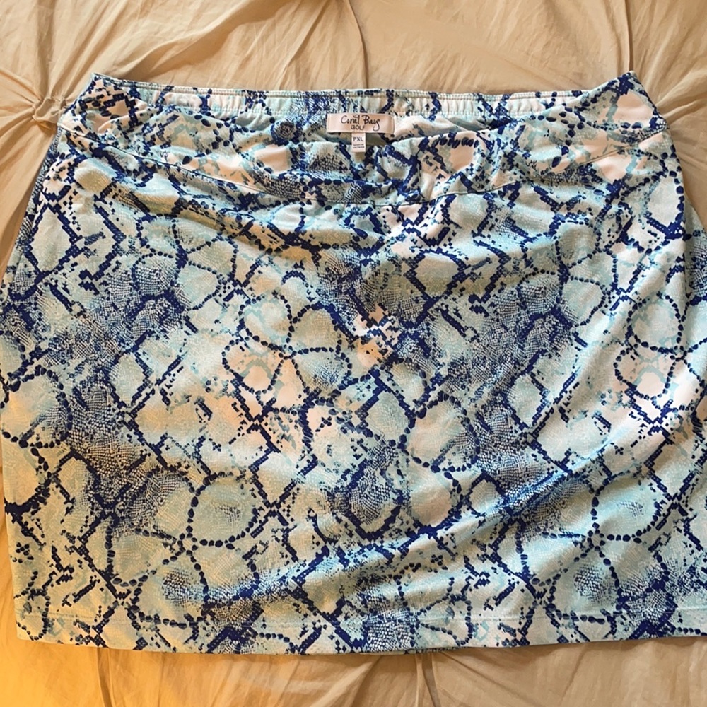 XL petite women’s golf skirt.